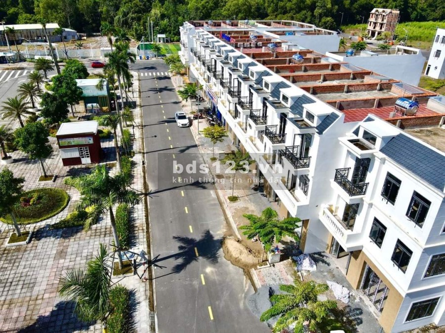Nhà ở thương mại Vietsing Phú Chánh sổ sẵn thổ cư 100% hỗ trợ vây 70%, giá tốt đầu tư