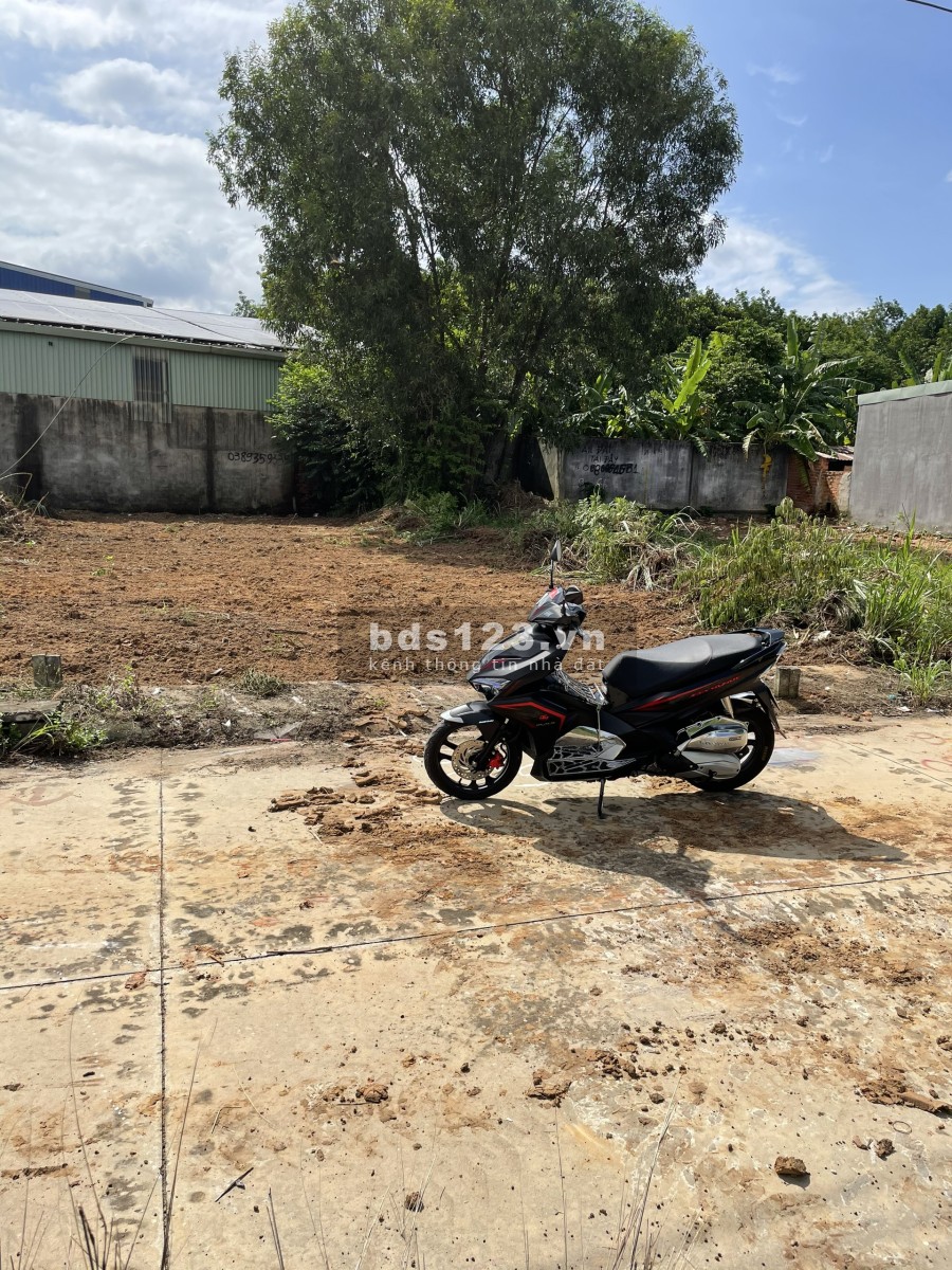 Vỡ nợ bán gấp lô đất diện tích sử dụng 200m2(10x20) sổ hồng riêng, khu dân cư đông