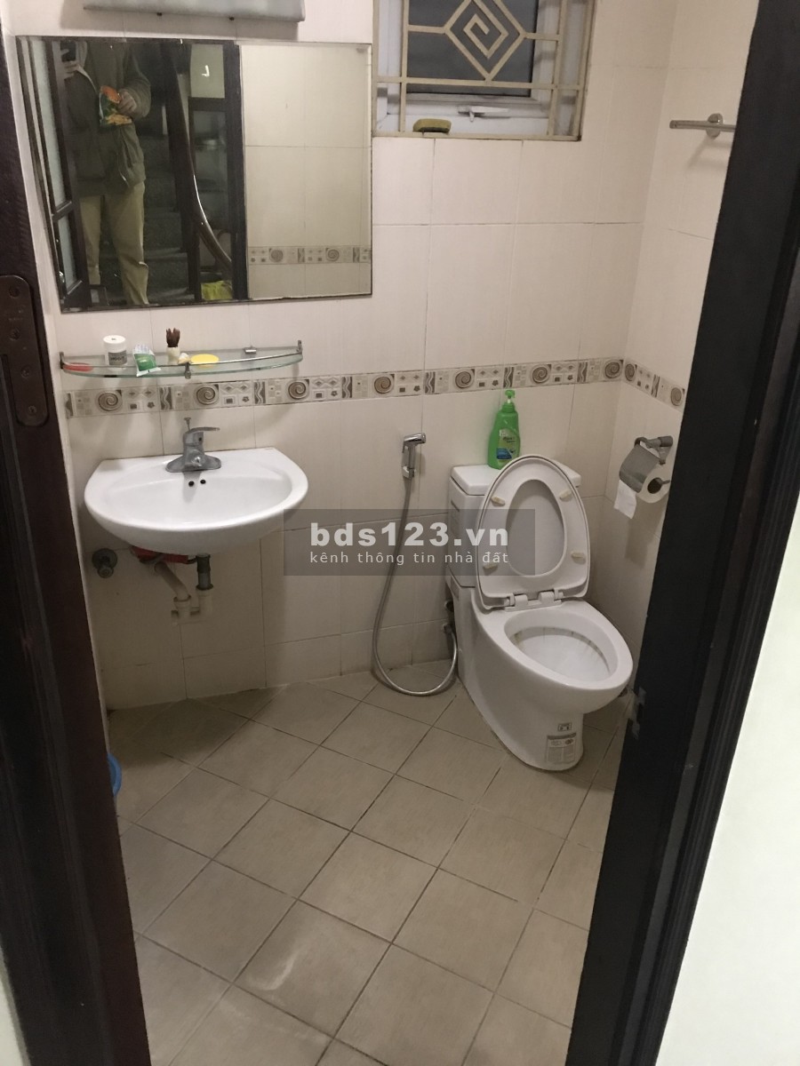 Cho thuê nhà nguyên căn chính chủ giá tốt ở Hoàng Hoa Thám còn mới, khu dân cư đông