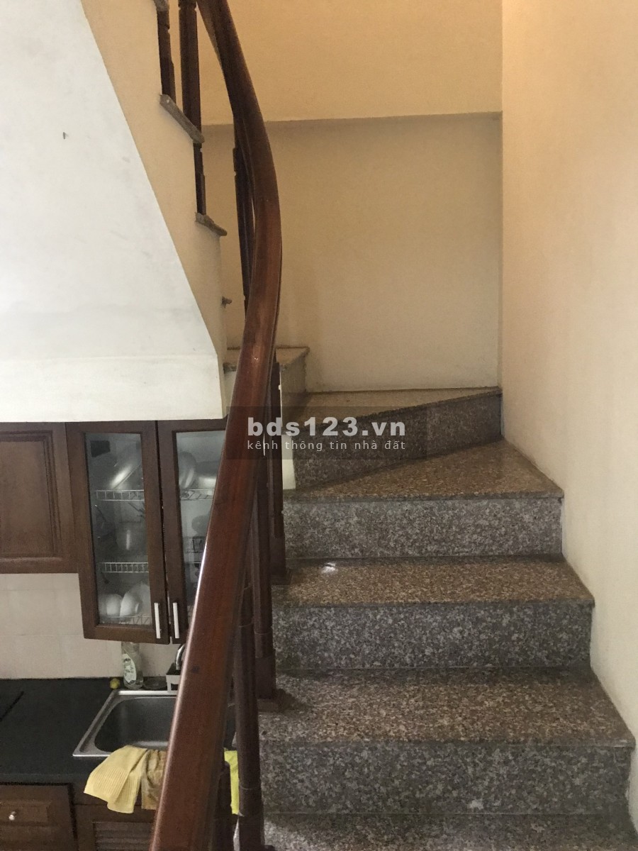 Cho thuê nhà nguyên căn chính chủ giá tốt ở Hoàng Hoa Thám còn mới, khu dân cư đông