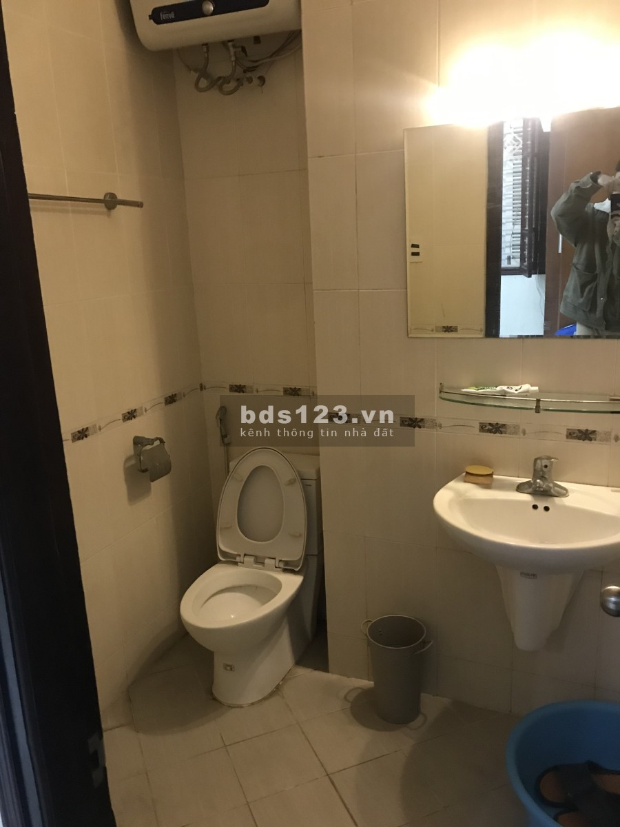 Cho thuê nhà nguyên căn chính chủ giá tốt ở Hoàng Hoa Thám còn mới, khu dân cư đông