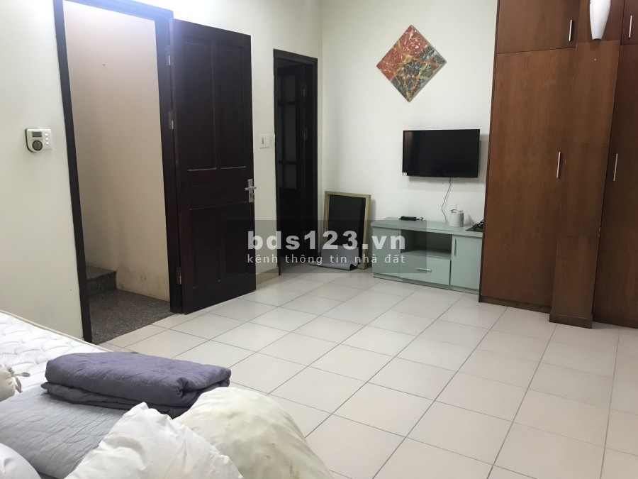 Cho thuê nhà nguyên căn chính chủ giá tốt ở Hoàng Hoa Thám còn mới, khu dân cư đông