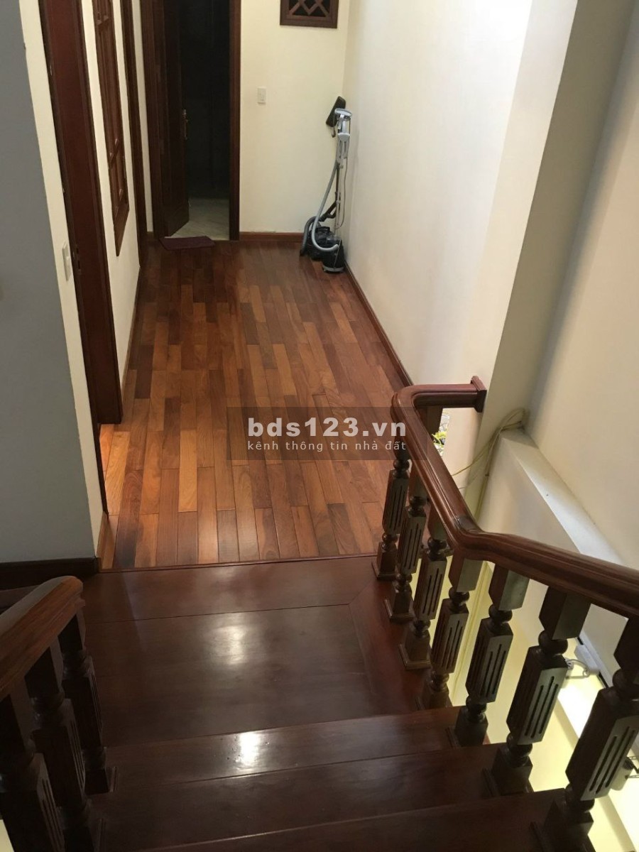 Chính chủ cần bán căn nhà ngõ 258 Võ Chí Công DT 122m2 MT6m x5 tầng