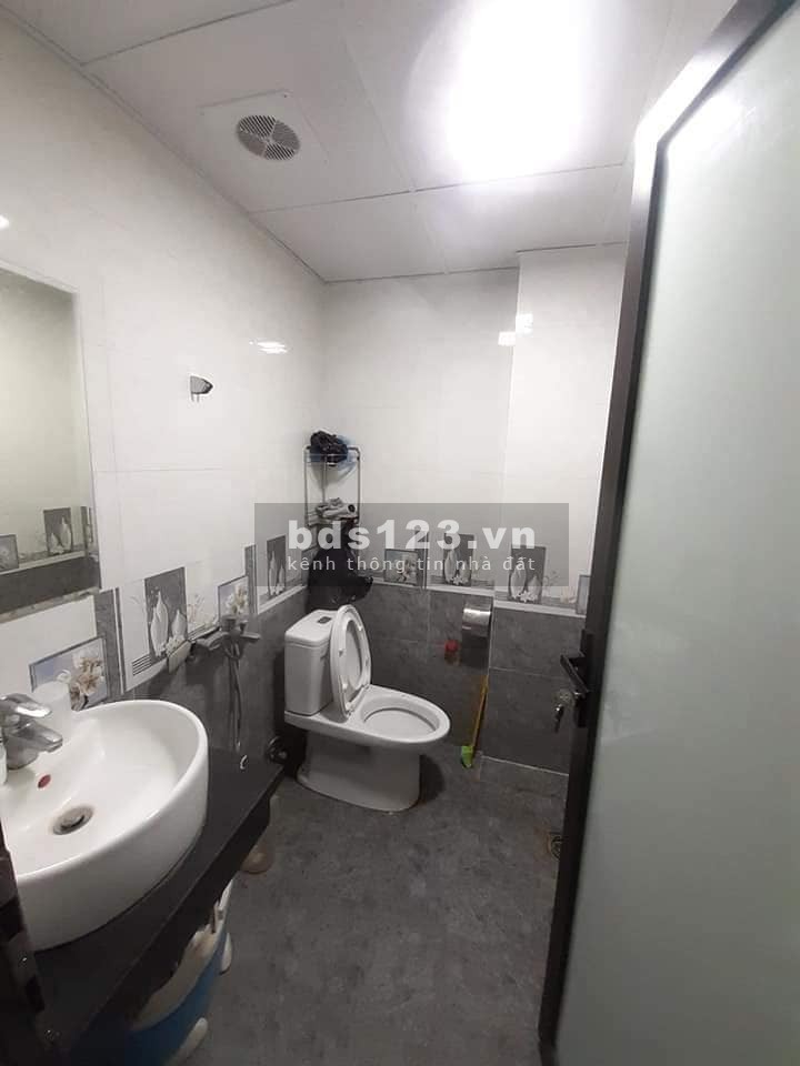 Cần bán nhà Nguyễn Công Trứ nội thất hiện đại sát phố ô tô tránh, dtsd 33m2, 4 tầng, nhỉnh 3 tỷ