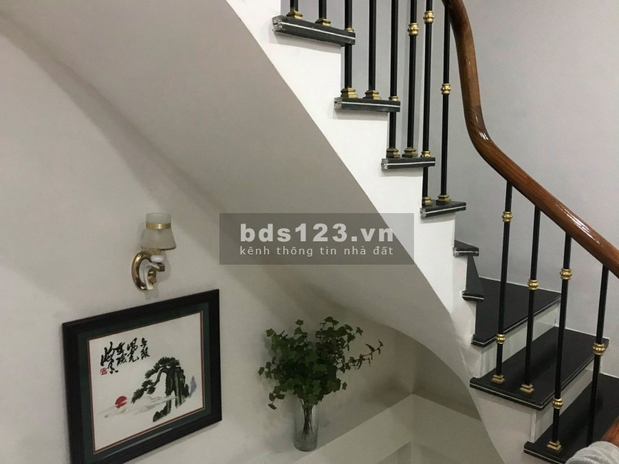 Cần tiền bán nhà gấp tại Chùa Quỳnh 35m2, mt 3.3m, Oto gần, có thể kinh doanh, Giá 4.5 tỷ.