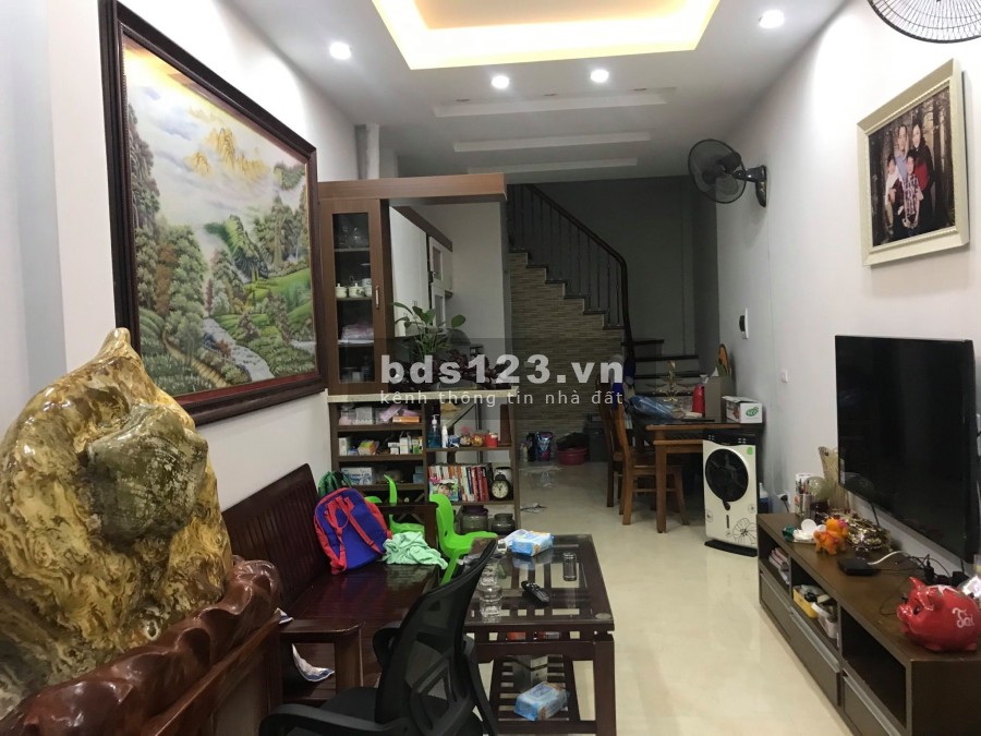 Cần tiền bán nhà gấp tại Chùa Quỳnh 35m2, mt 3.3m, Oto gần, có thể kinh doanh, Giá 4.5 tỷ.