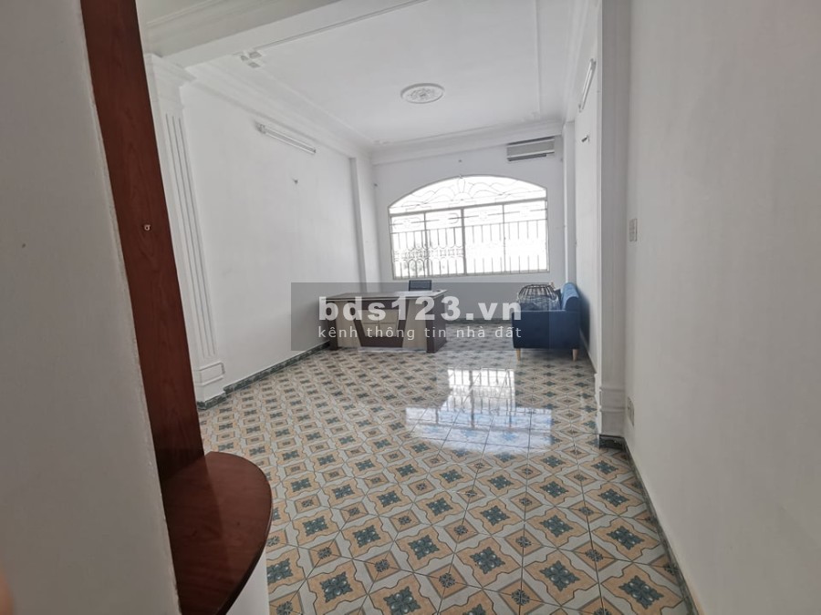 Cho thuê nhà nguyên căn diện tích 4x25m, 1 trệt 3 lầu đã setup nội thất văn phòng vào sử dụng ngay