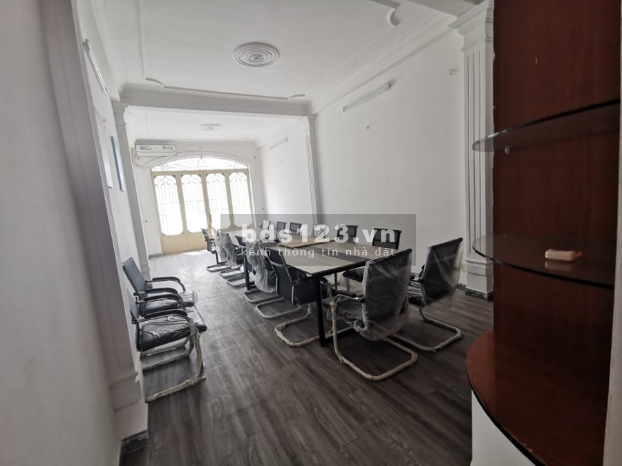 Cho thuê nhà nguyên căn diện tích 4x25m, 1 trệt 3 lầu đã setup nội thất văn phòng vào sử dụng ngay