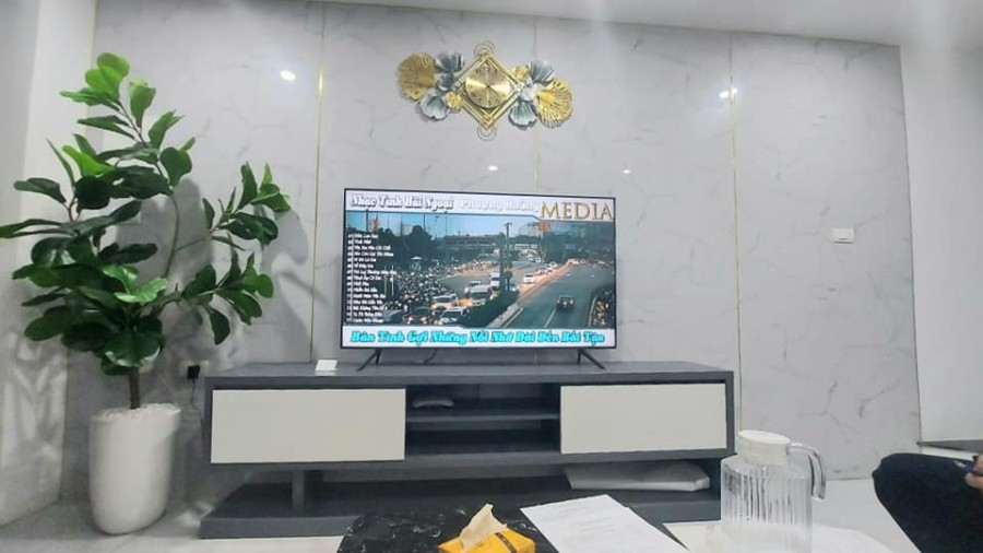 Bán nhà nguyên căn 3 mặt thoáng, sổ vuông đẹp, sát ngã tư Sở, đúc kiên cố 4 tầng, thoáng