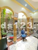 Bán nhà nguyên căn Mai Dịch, diện tích 80m2, 4 tầng đúc, nội thất đẹp, khu vực dân trí cao