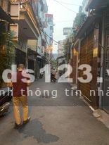 Bán nhà nguyên căn Mai Dịch, diện tích 80m2, 4 tầng đúc, nội thất đẹp, khu vực dân trí cao