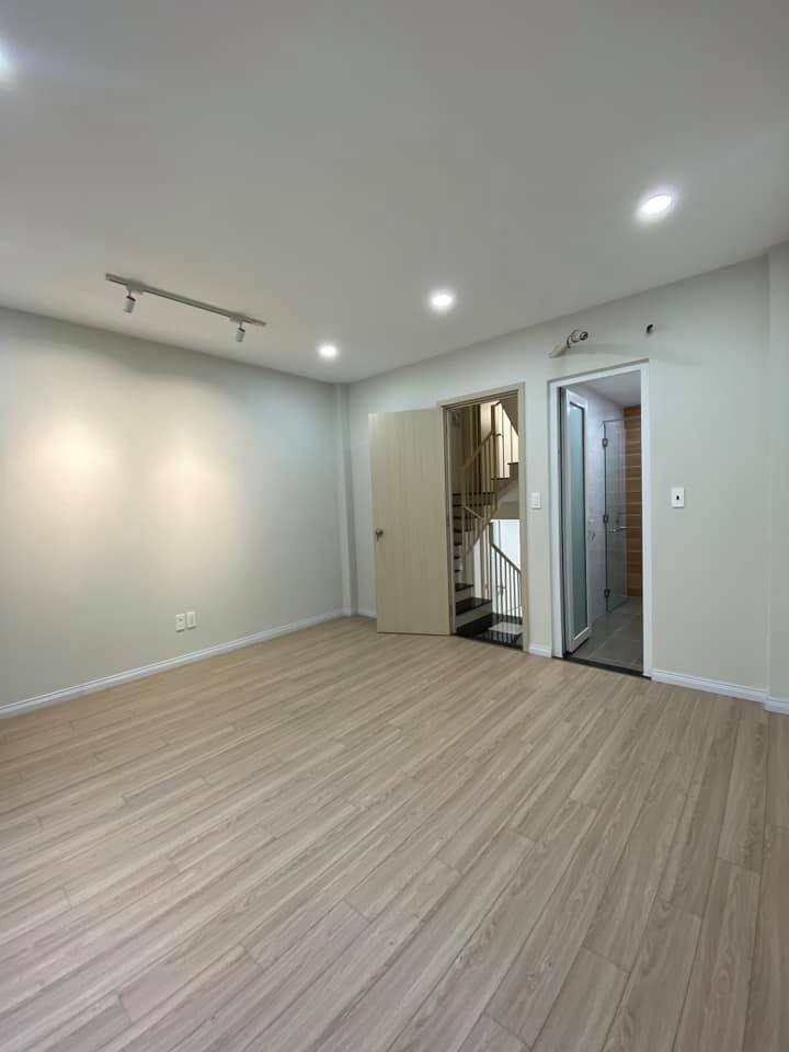 Bán nhà đẹp Đường Nguyễn Thượng Hiền, diện tích sử dụng 40m2 giá bán 7,4 tỷ, lhcc