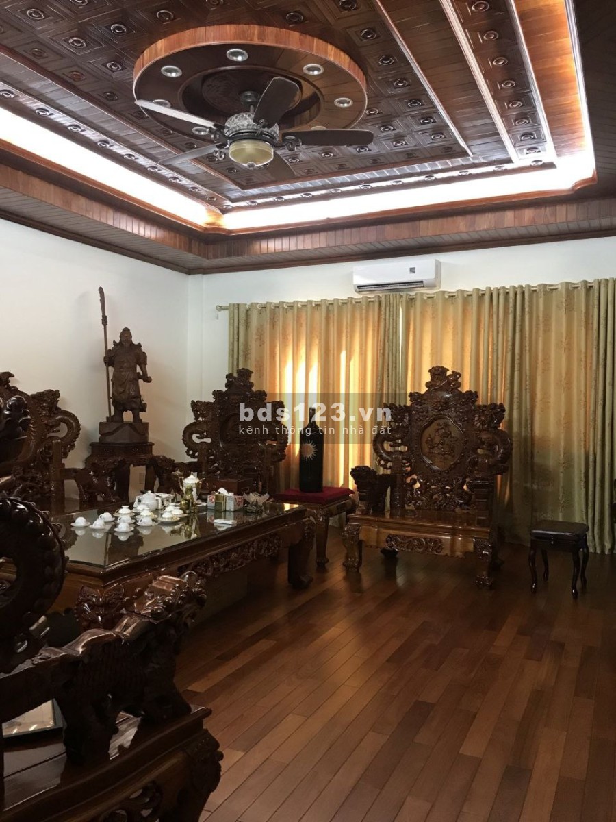 Chính chủ cần bán căn nhà ngõ 258 Võ Chí Công DT 122m2 MT6m x5 tầng