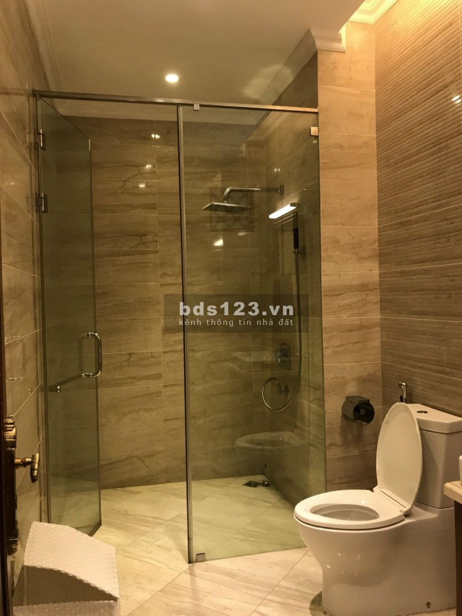 Chính chủ cần bán căn nhà ngõ 258 Võ Chí Công DT 122m2 MT6m x5 tầng