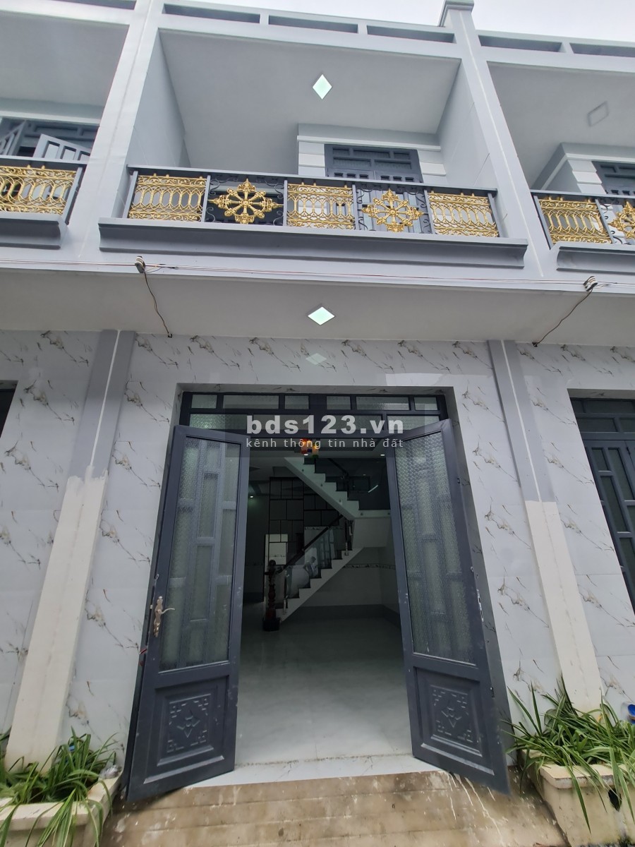 Nhà mới xây sát chợ Bình chánh, sổ hồng riêng từng căn, ngân hàng hỗ trợ 70% giá trị