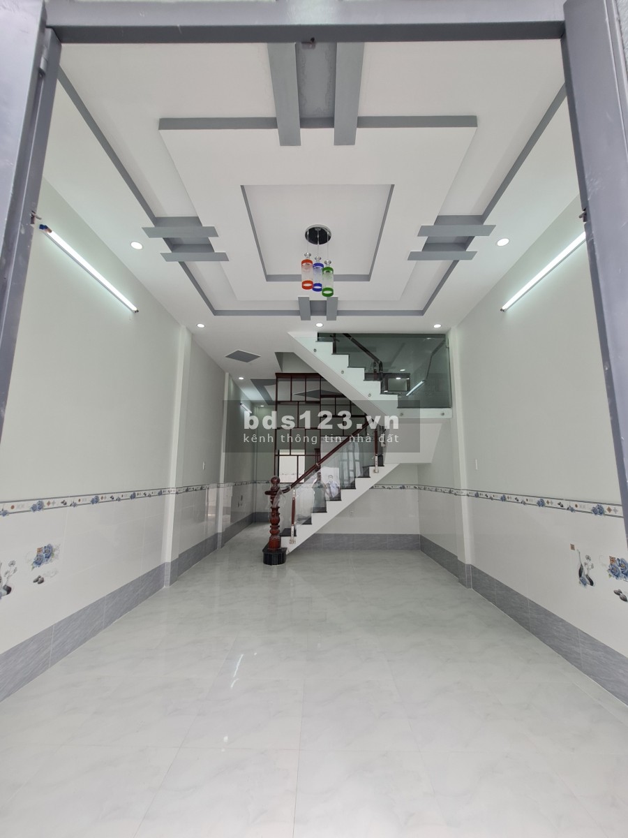 Nhà mới xây sát chợ Bình chánh, sổ hồng riêng từng căn, ngân hàng hỗ trợ 70% giá trị