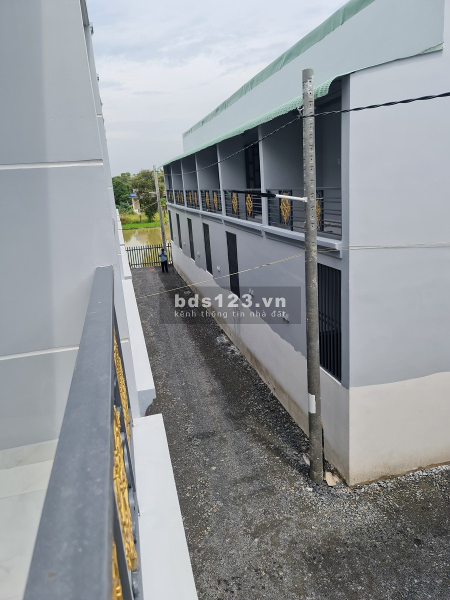 Nhà mới xây sát chợ Bình chánh, sổ hồng riêng từng căn, ngân hàng hỗ trợ 70% giá trị