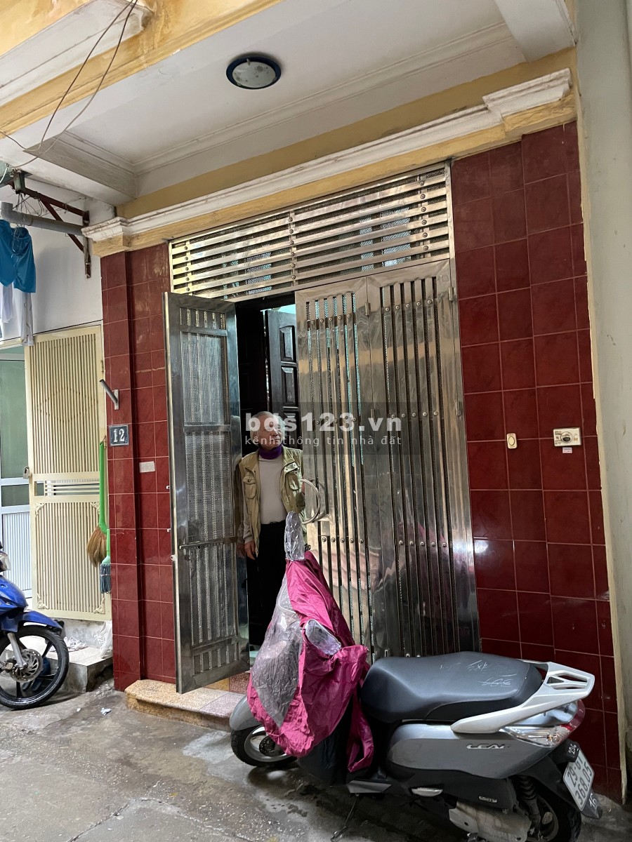 Tôi chuyển lên ở cùng con cháu nên muốn bán nhà đất đang ở giá tốt, pháp lý chính chủ