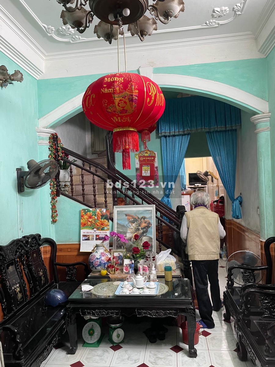 Tôi chuyển lên ở cùng con cháu nên muốn bán nhà đất đang ở giá tốt, pháp lý chính chủ