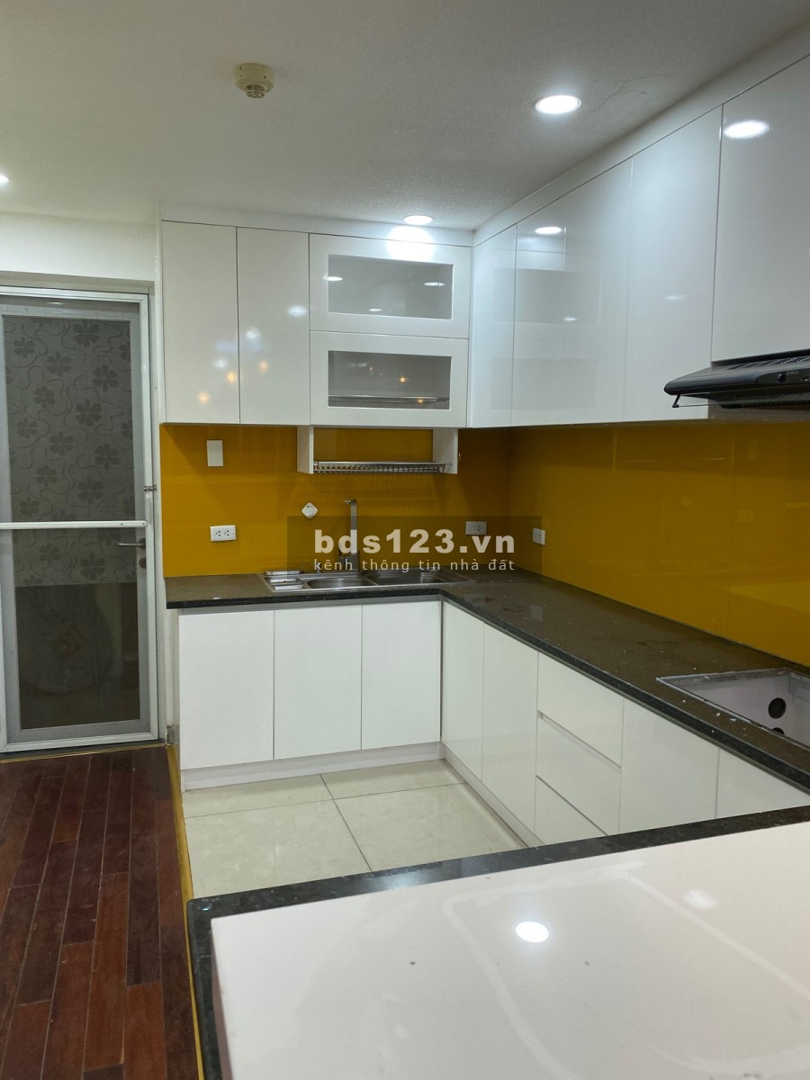 Bán nhanh căn hộ Hùng Vương Plaza Quận 5, diện tích sử dụng 132m2 sổ hồng riêng