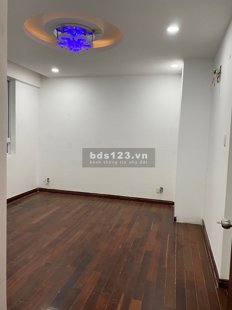 Bán nhanh căn hộ Hùng Vương Plaza Quận 5, diện tích sử dụng 132m2 sổ hồng riêng