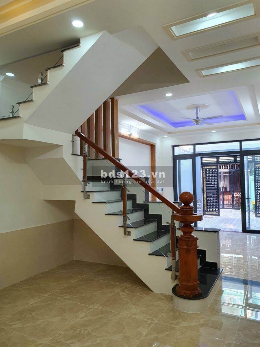 Chính chủ bán nhà 1 trệt 1 lầu mới xây 550tr.Sổ đỏ,công chứng ngay 0931.601.365
