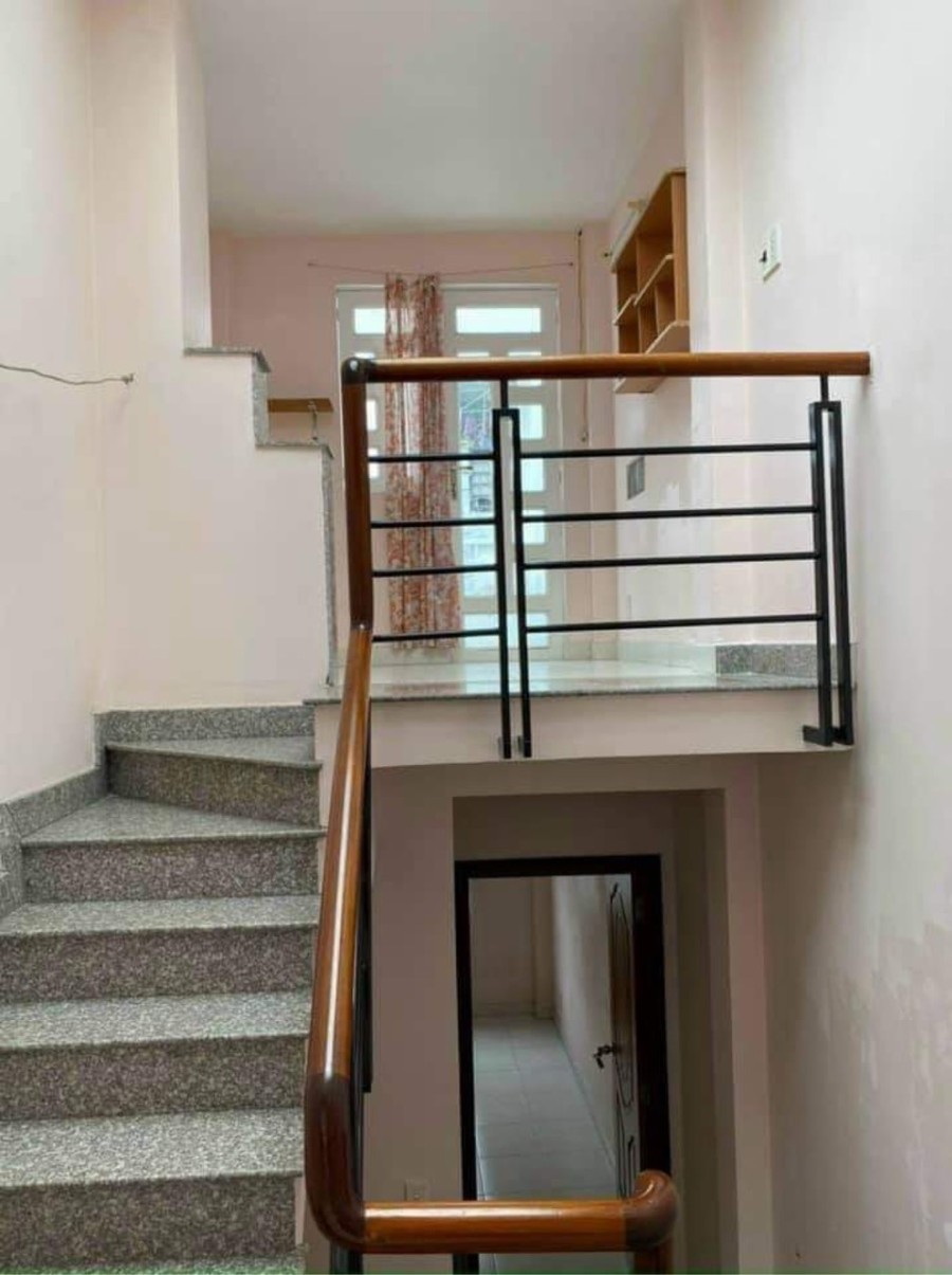 Hẻm 6m Phường 15 Phú Nhuận, 4 tầng tiện vừa ở vừa kinh doanh tốt, Bán gấp sau dịch CV 19