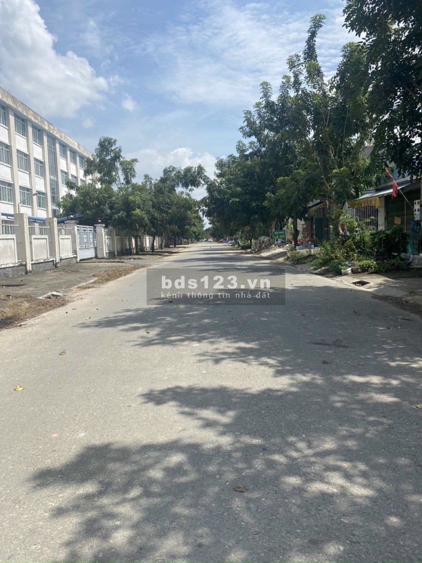 Kẹt vốn làm ăn gđ cần bán lô đất vị trí kinh doanh trục đường chính khu dân cư Tân Định