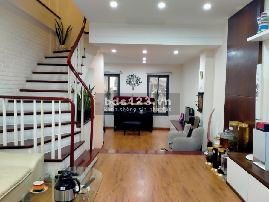 Bán nhà siêu phẩm Hoàng Hoa Thám, trung tâm Ba Đình, diện tích 46m2, 5 tầng, giá bán 3.9 tỷ
