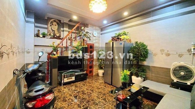 Nhà đẹp giá rẻ Quận Tân Bình giá bán 3ty45 bàn giao bao sang tên công chứng, hẻm lớn