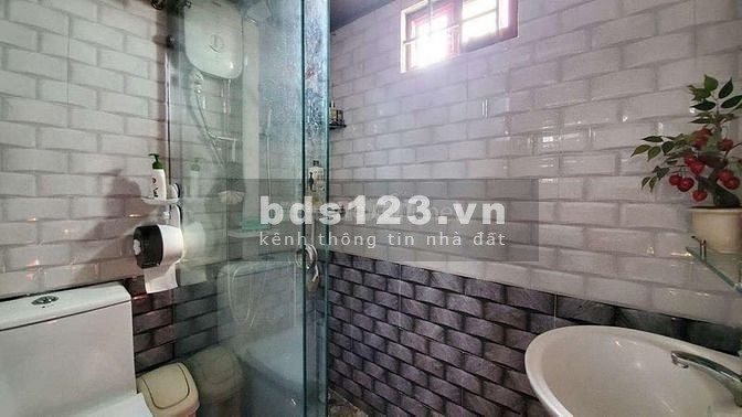Nhà đẹp giá rẻ Quận Tân Bình giá bán 3ty45 bàn giao bao sang tên công chứng, hẻm lớn