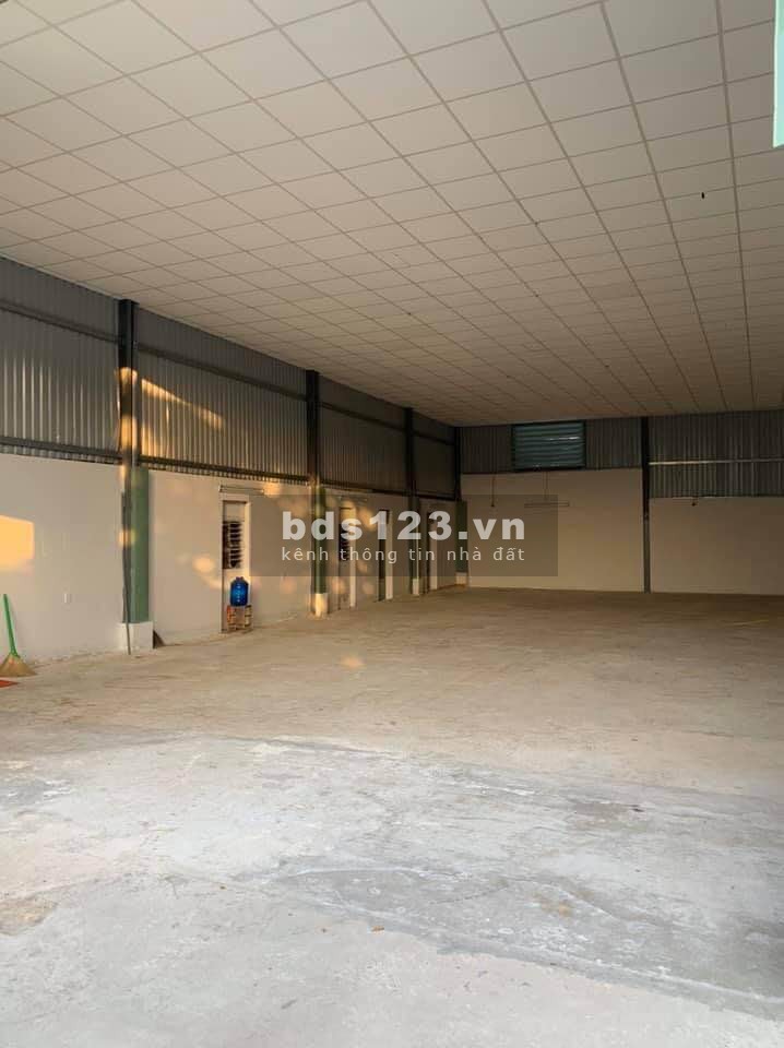 Cho thuê xưởng 360m2, Tân Phú, gần ngã Tư Bốn xã, giá 35 triệu, thương lượng, xe tải