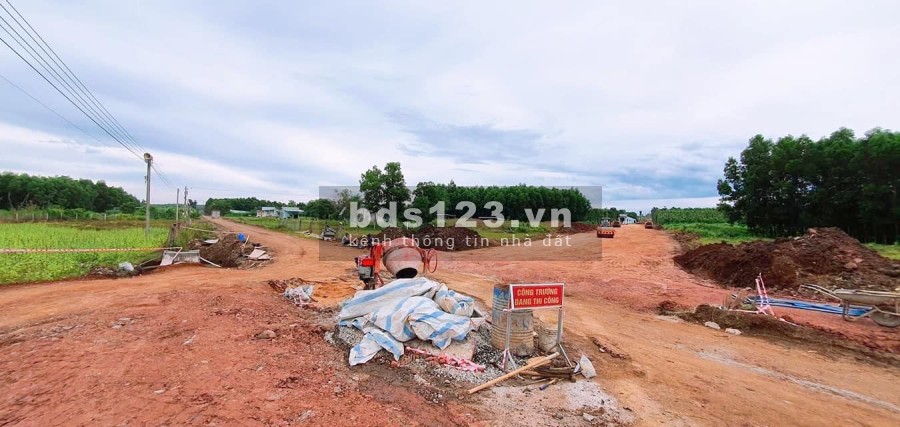 Bán gấp lô đất diện tích 115m2, giá 650 triệu, thổ cư 100m2, sổ riêng, bao công chứng ngay
