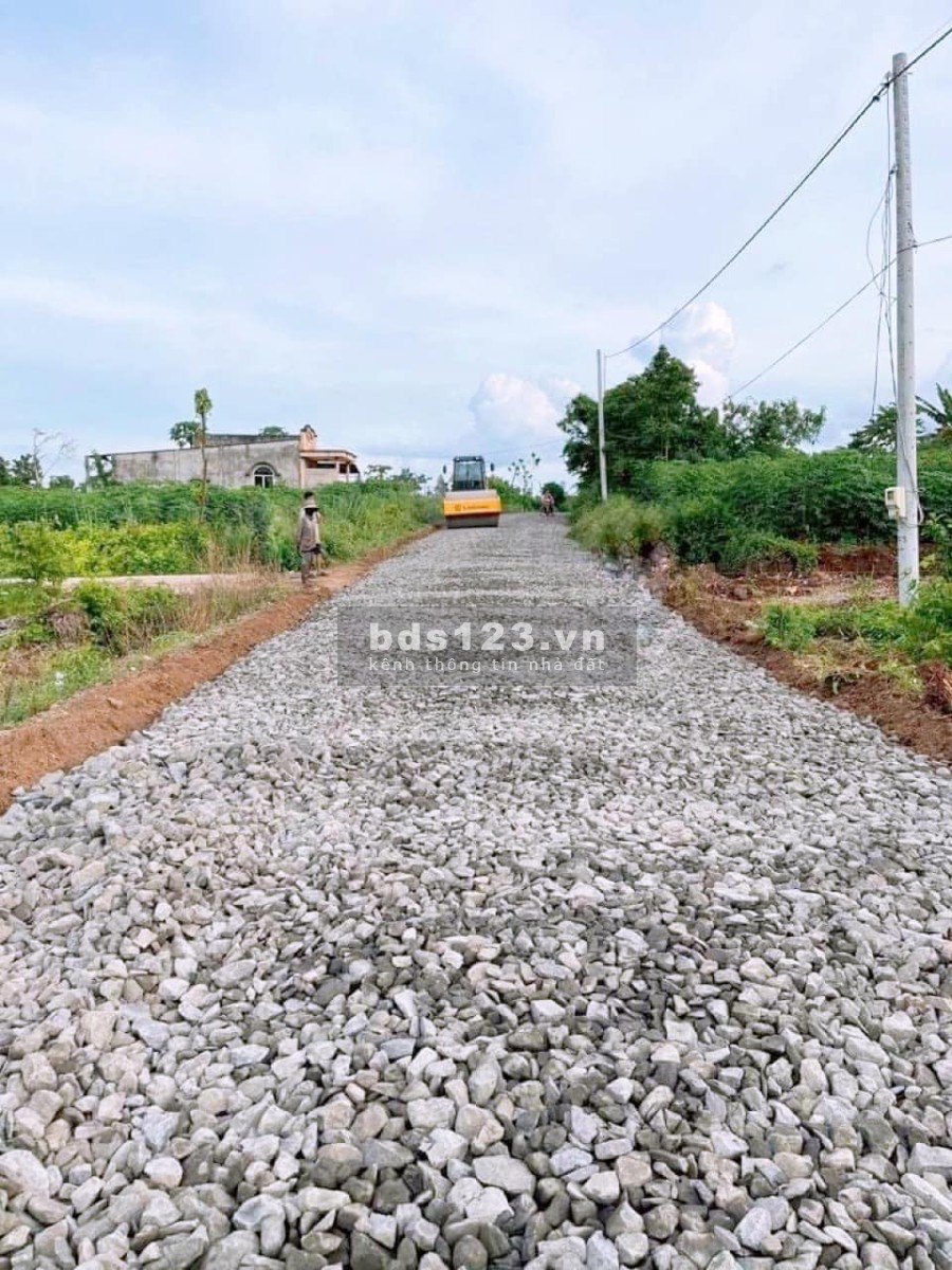 Bán gấp lô đất diện tích 115m2, giá 650 triệu, thổ cư 100m2, sổ riêng, bao công chứng ngay