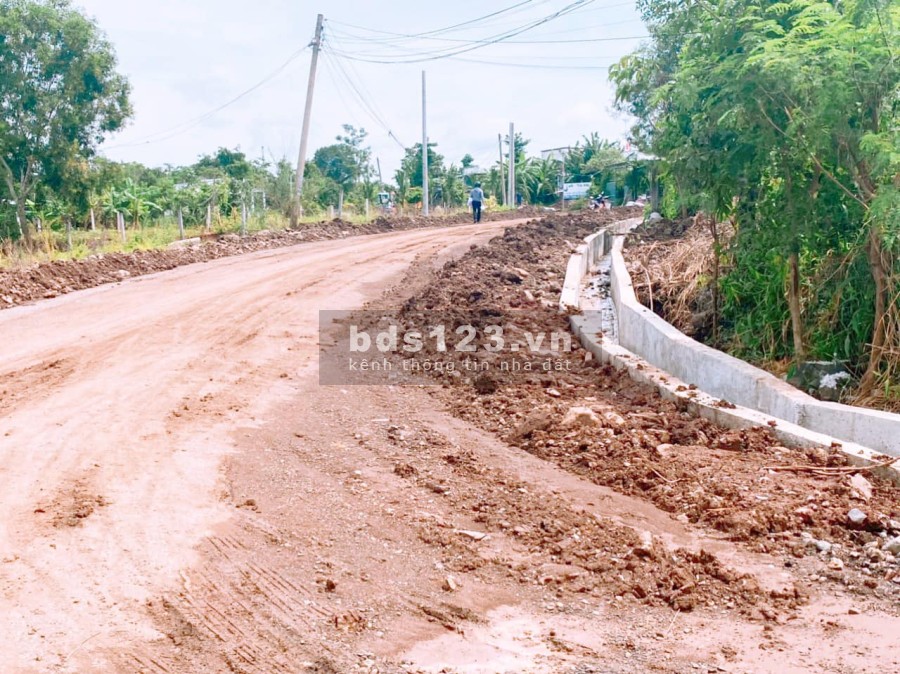 Bán gấp lô đất diện tích 115m2, giá 650 triệu, thổ cư 100m2, sổ riêng, bao công chứng ngay