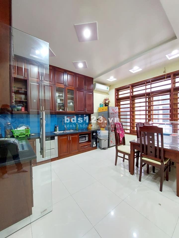 Bán nhà Phố chợ Khâm Thiên diện tích 41m2 giá bán 3.5 tỷ trung tâm Đống Đa, gần hồ, ở ngay