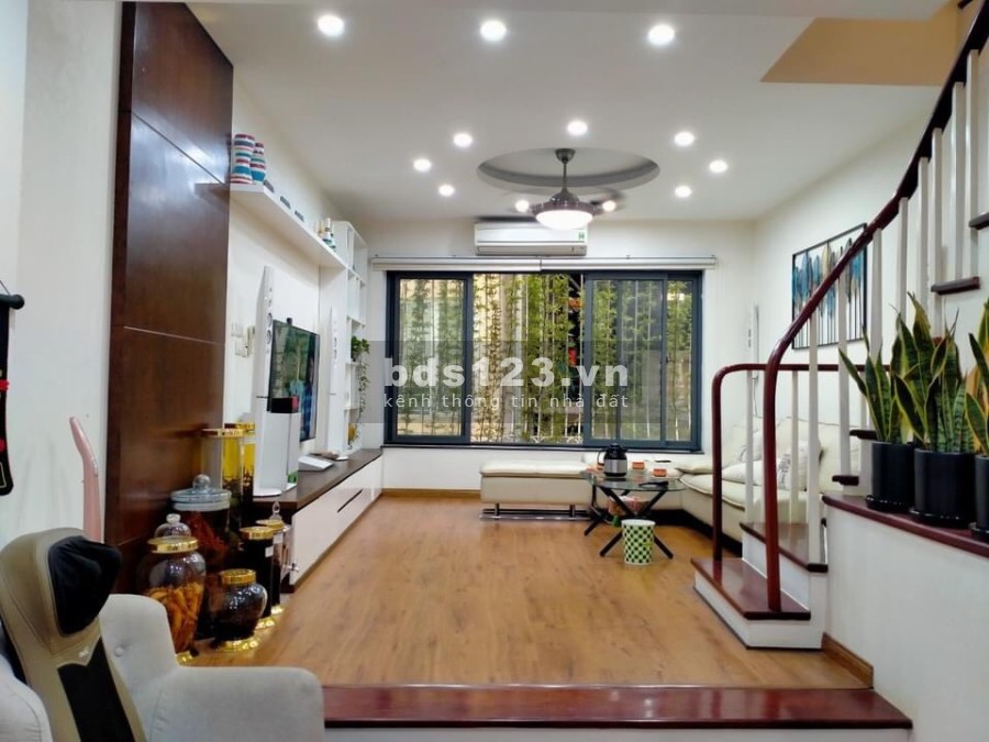 Bán nhà siêu phẩm Hoàng Hoa Thám, trung tâm Ba Đình, diện tích 46m2, 5 tầng, giá bán 3.9 tỷ
