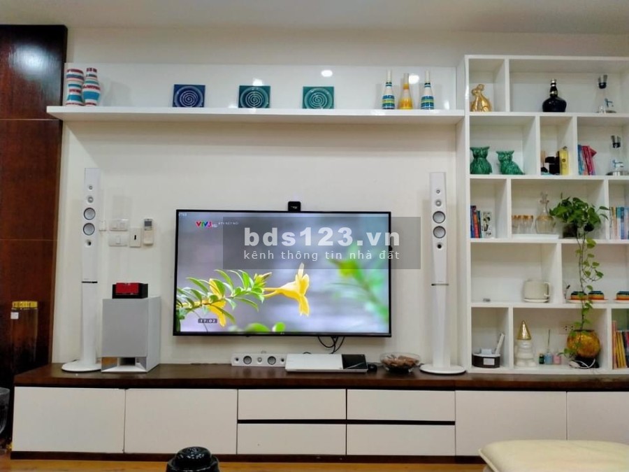 Bán nhà siêu phẩm Hoàng Hoa Thám, trung tâm Ba Đình, diện tích 46m2, 5 tầng, giá bán 3.9 tỷ