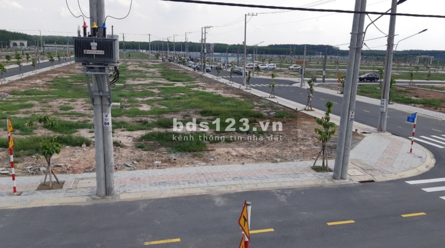 Đất nền ngay TT thị xã Bến Cát diện tích 5x20, sổ hồng riêng, cơ sở hạ tầng hoàn thiện