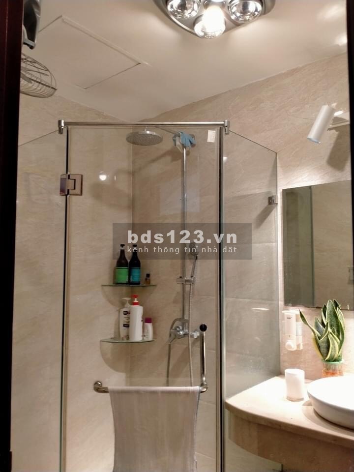 Bán nhà siêu phẩm Hoàng Hoa Thám, trung tâm Ba Đình, diện tích 46m2, 5 tầng, giá bán 3.9 tỷ