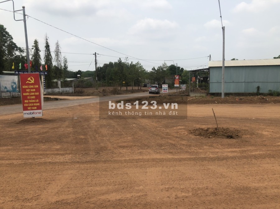 Bán gấp 7 nền đất tc đất mặt tiền đường Liên Xã QH 28m ngay KCN Becamex Đồng Phú