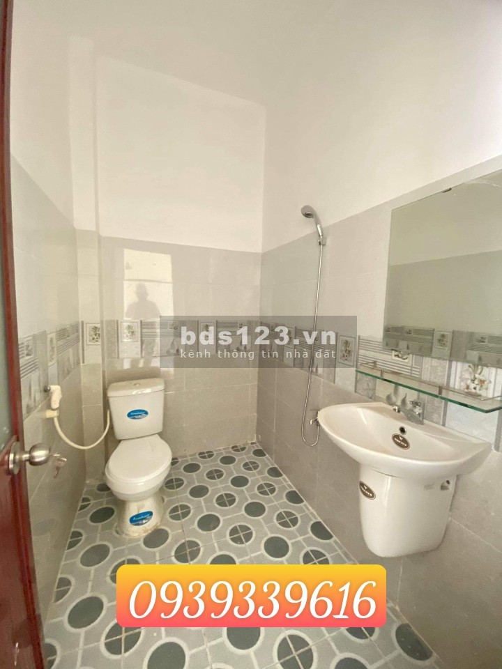 Chính chủ cần bán gấp căn sổ hồng riêng ngân hàng hỗ trợ vay, khu dân cư đông, tiện kinh doanh