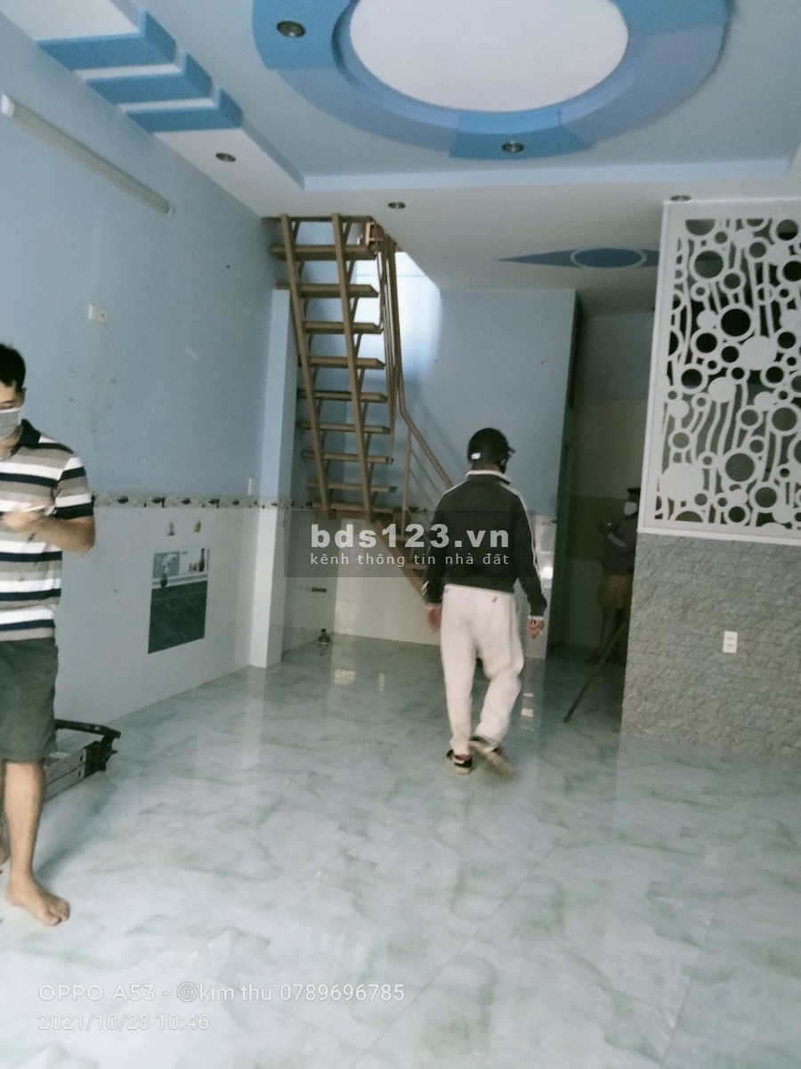 Cho thuê nhà nguyên căn 2pn Lê Văn Quới vào liên hệ 0915718879, giá 6 triệu/tháng