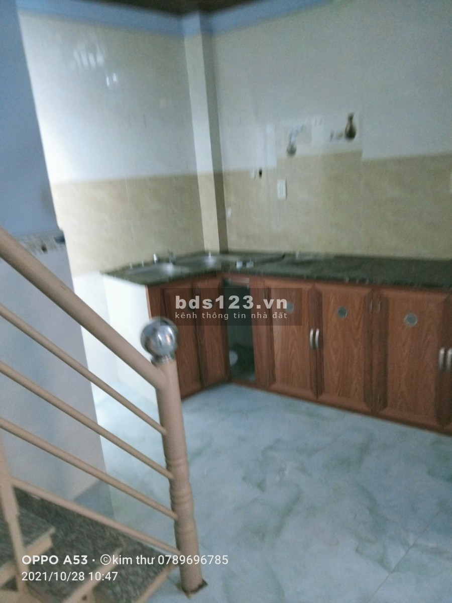 Cho thuê nhà nguyên căn 2pn Lê Văn Quới vào liên hệ 0915718879, giá 6 triệu/tháng