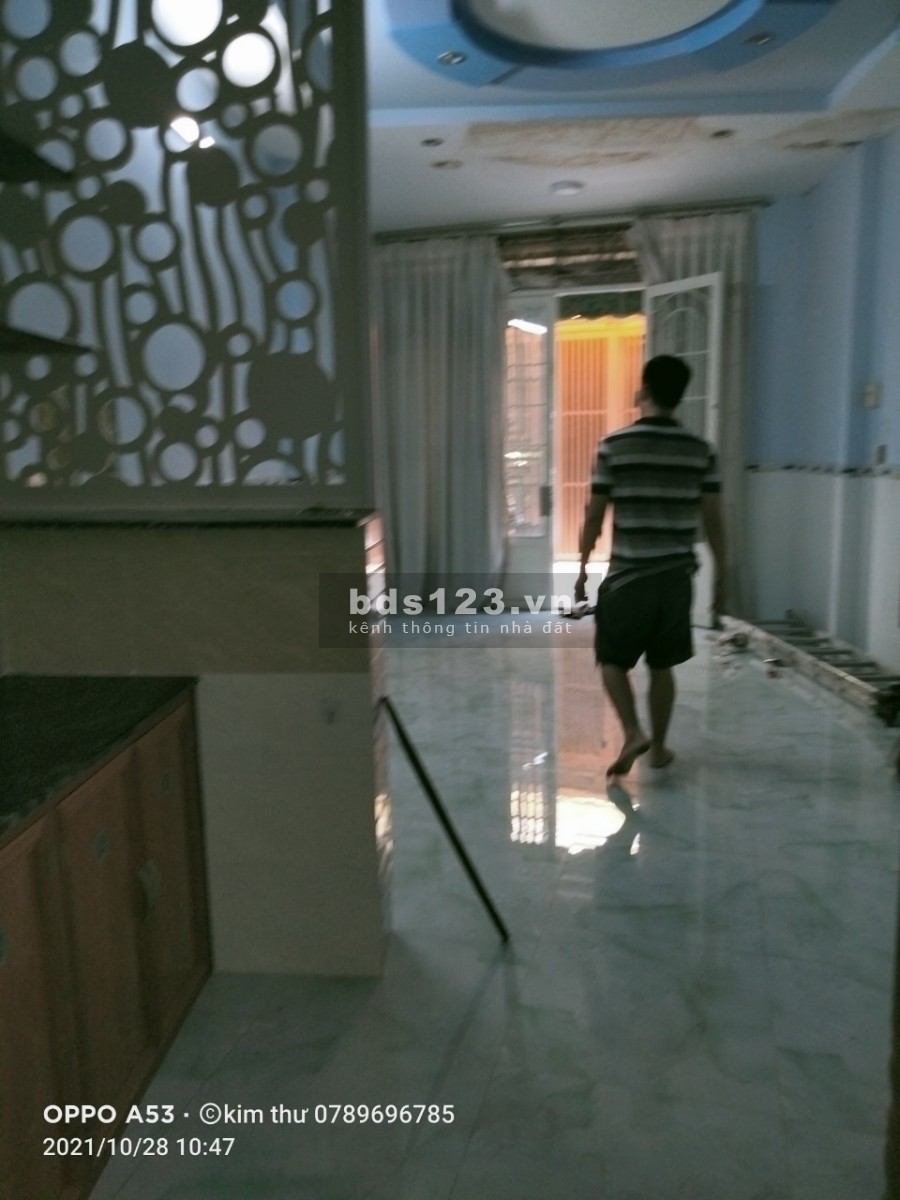 Cho thuê nhà nguyên căn 2pn Lê Văn Quới vào liên hệ 0915718879, giá 6 triệu/tháng
