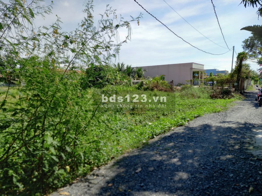 Bán 2366,8m2 đất lúa đường xe tải giá 3,1 tỷ bớt lộc liên hệ 0975642152, pháp lý đầy đủ