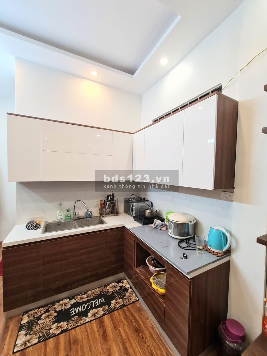 Cần bán nhà gấp khu vực trung tâm nhà mới koong thiết kế đẹp 4 tầng, liên hệ 0968588737
