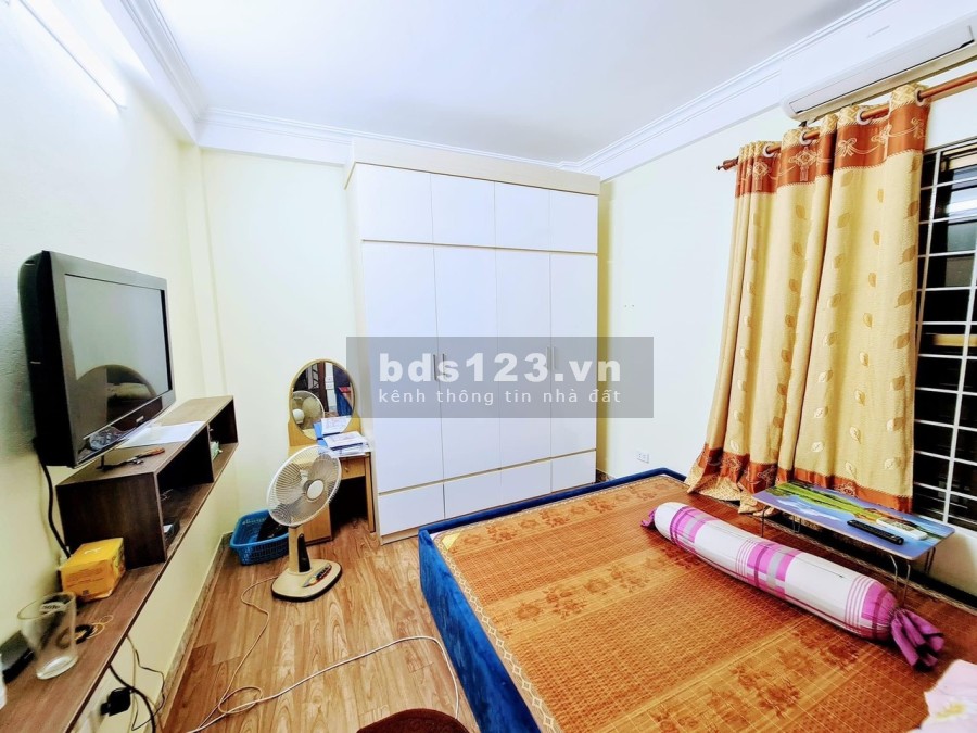 Cần bán nhà gấp khu vực trung tâm nhà mới koong thiết kế đẹp 4 tầng, liên hệ 0968588737