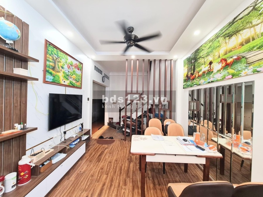 Cần bán nhà gấp khu vực trung tâm nhà mới koong thiết kế đẹp 4 tầng, liên hệ 0968588737