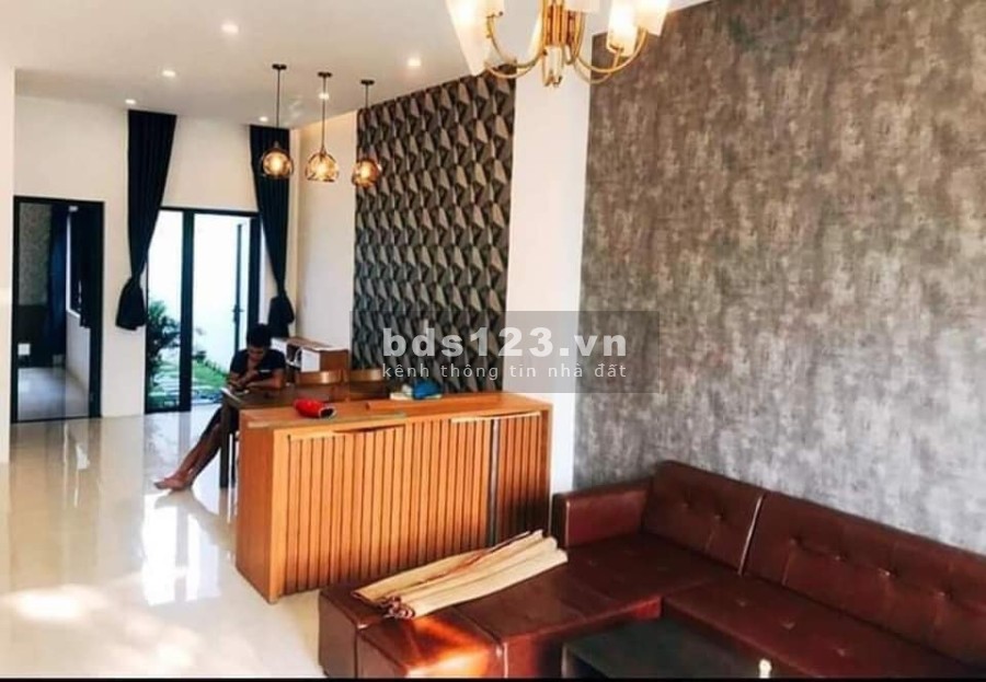 Bán căn nhà sổ riêng, sau chợ Hưng Long Bình Chánh liên hệ 0932063198, đúc 1 trệt, 1 lầu